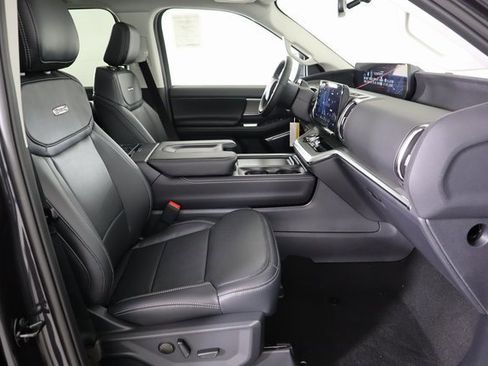 New 2025 Ford Expedition Platinum w/ Driver's Package image 11