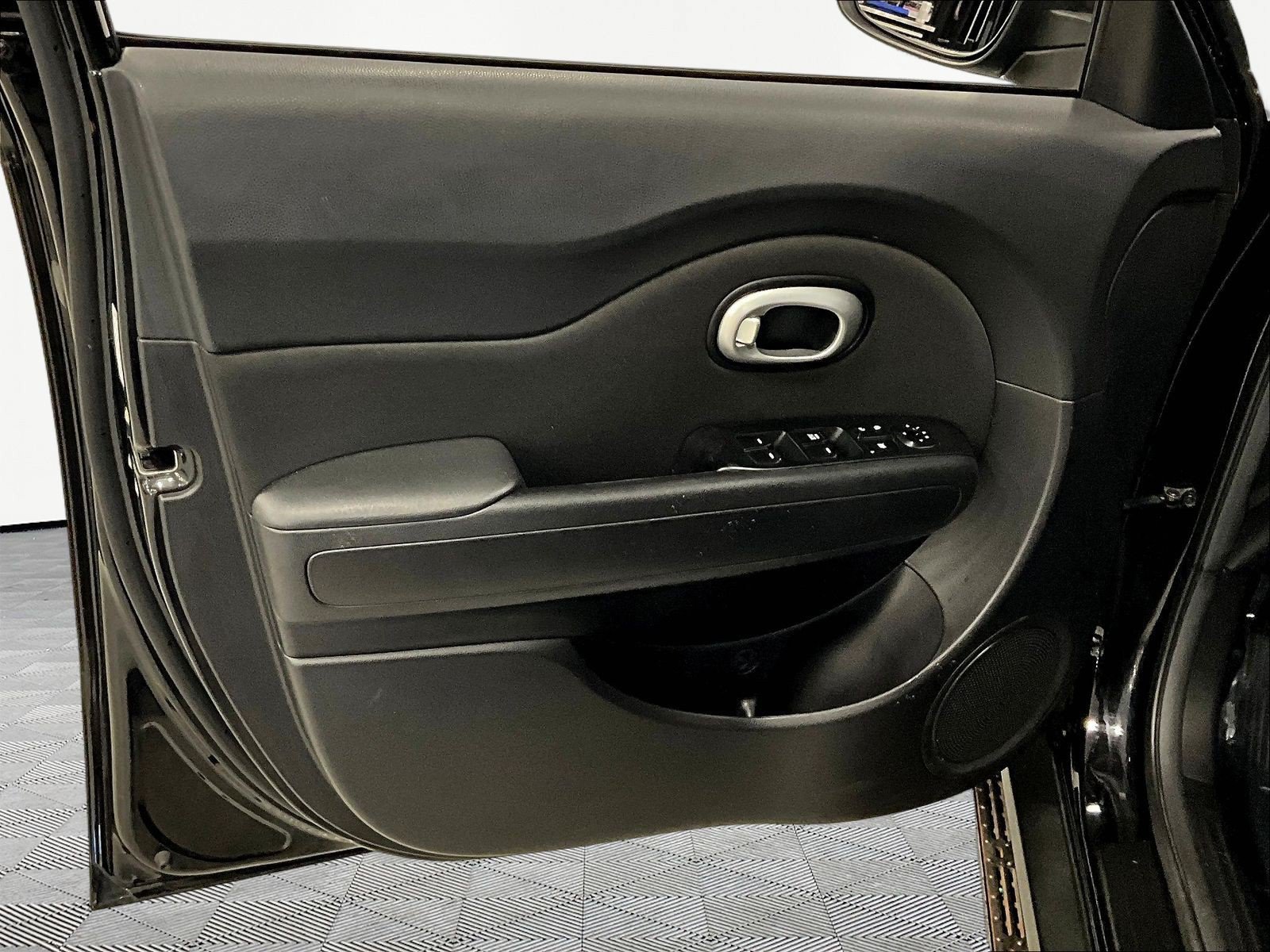 Used 2016 Kia Soul FWD image 19