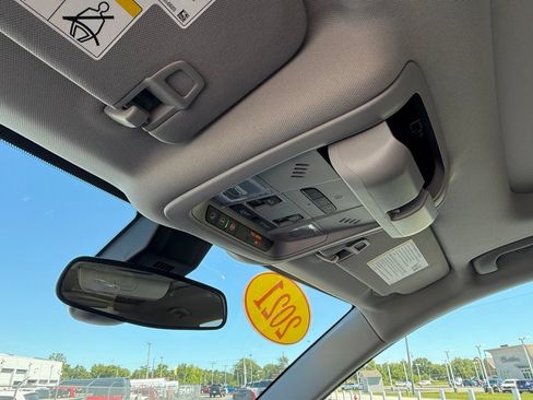 Used 2021 Chevrolet Equinox LT FWD image 28