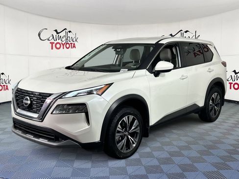 Used 2023 Nissan Rogue SV image 2