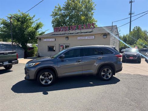 Used 2018 Toyota Highlander Limited Platinum FWD image 2