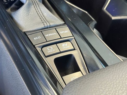 Certified 2025 Toyota Camry LE image 27