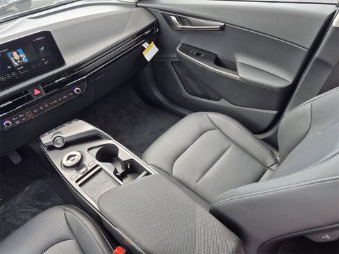 New 2025 Kia EV6 Wind image 17