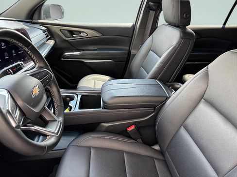 Used 2025 Chevrolet Traverse LT AWD/4WD image 17