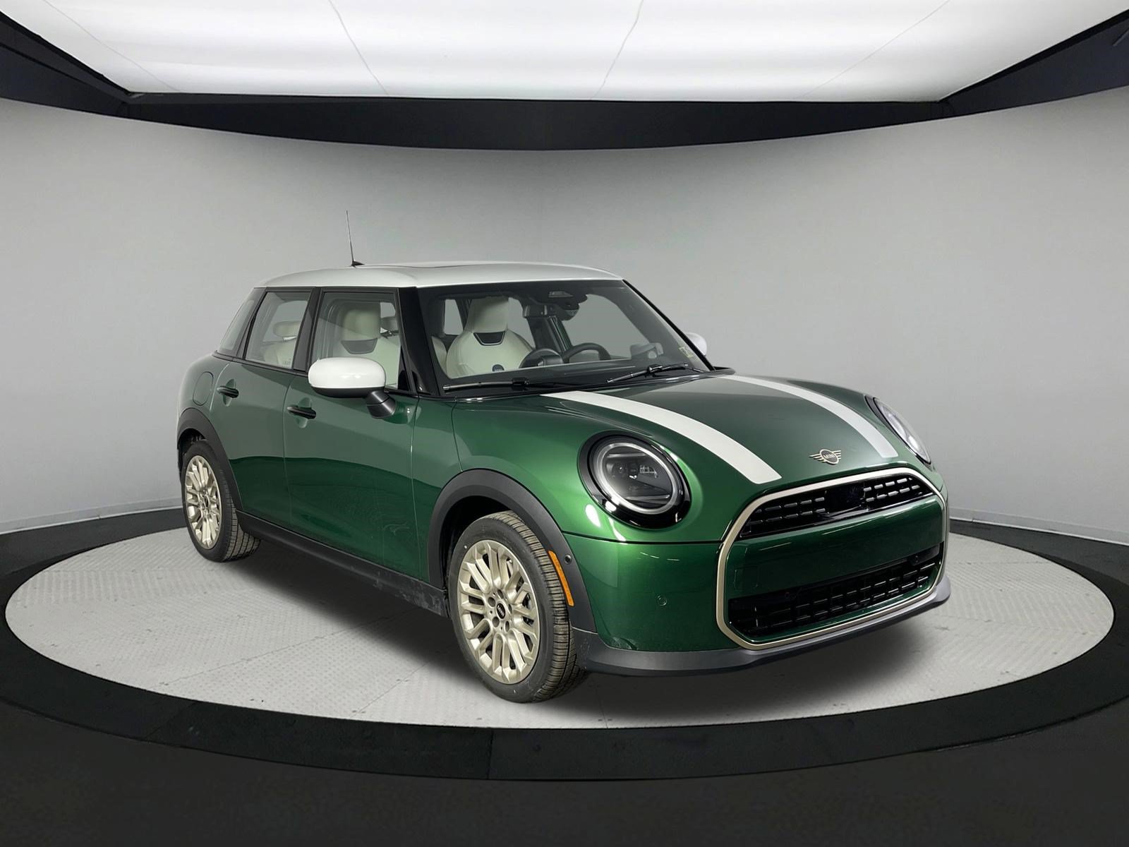 Used 2026 MINI Cooper 4-Door Hardtop FWD image 3