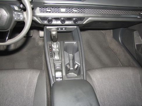 Certified 2025 Honda Accord SE image 9