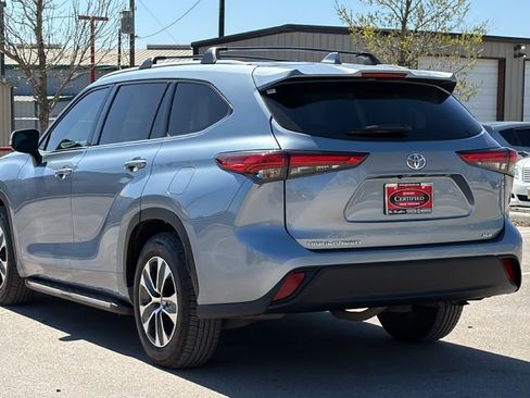 Used 2022 Toyota Highlander XLE image 9