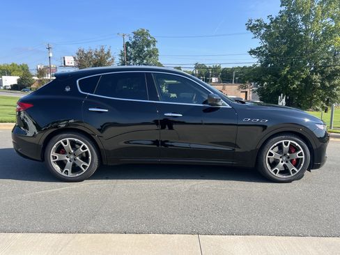Used 2017 Maserati Levante S AWD/4WD image 10