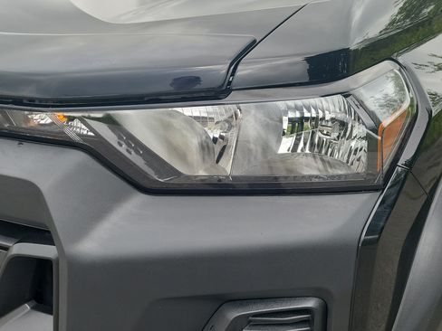 Used 2024 Chevrolet Colorado Trail Boss AWD/4WD image 9