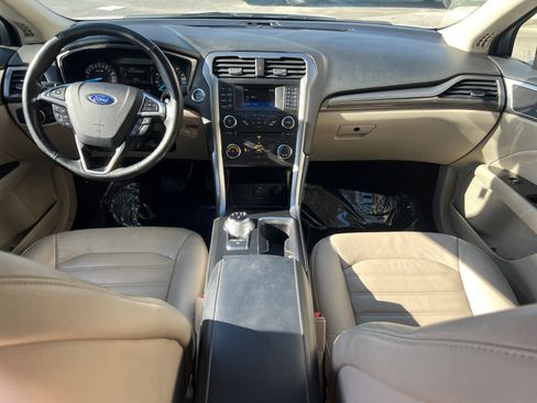Used 2017 Ford Fusion SE AWD/4WD image 25
