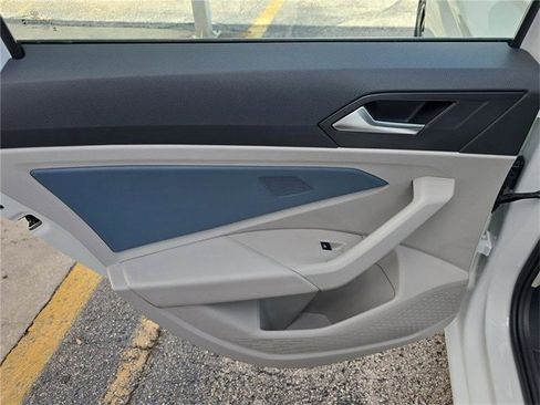 New 2026 Volkswagen Jetta SE image 10