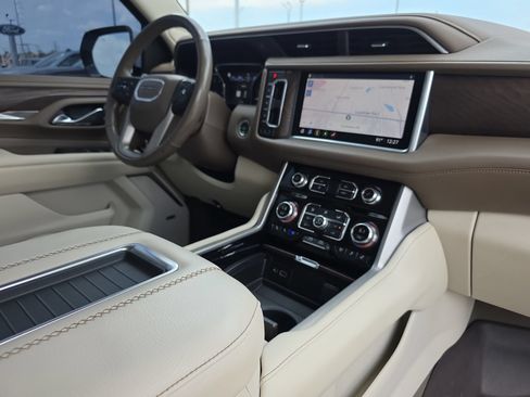 Used 2021 GMC Yukon XL Denali AWD/4WD image 18