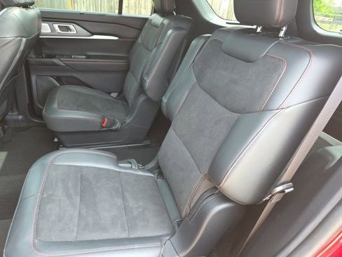 Used 2025 Ford Explorer ST image 7