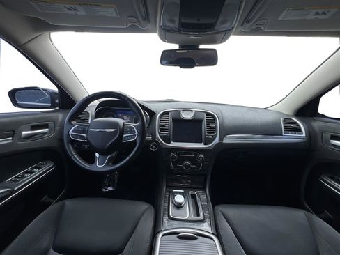 Used 2018 Chrysler 300 Touring RWD image 29