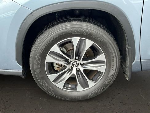 Used 2022 Toyota Highlander XLE image 26