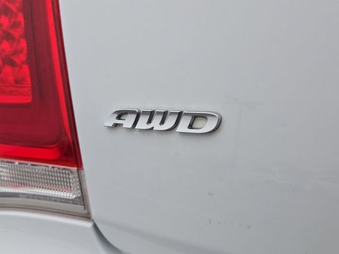 Used 2017 Chrysler 300 C Platinum image 32