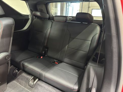 Used 2025 Chevrolet Traverse RS image 13