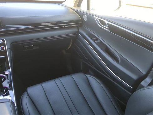 Used 2025 Genesis GV80 2.5T Standard image 16