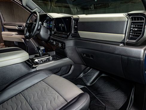 Used 2025 Chevrolet Silverado 1500 ZR2 w/ Technology Package image 21