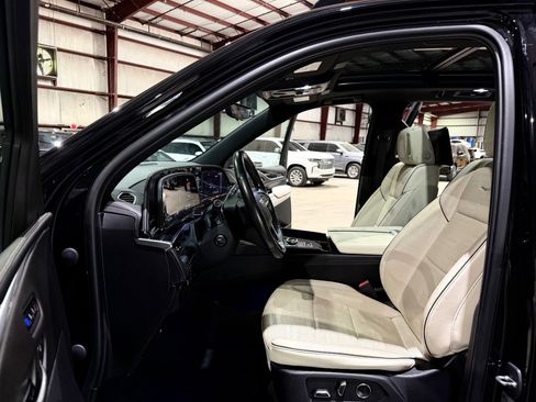 Used 2021 Cadillac Escalade Sport w/ Driver Assist Tech Package image 13