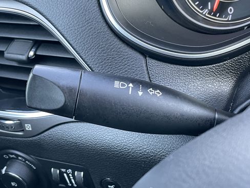 Used 2020 Jeep Cherokee Limited image 17