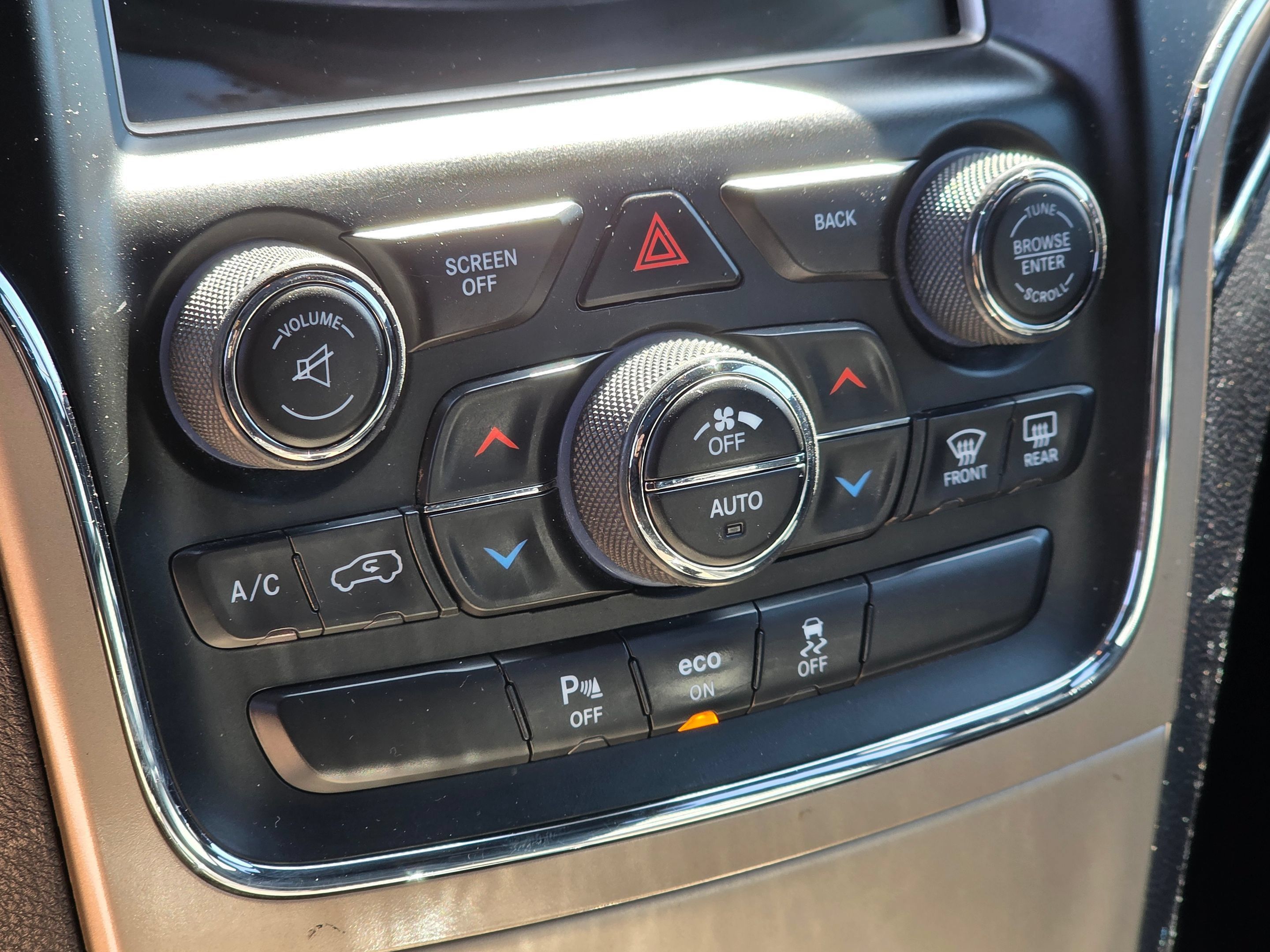 Used 2014 Jeep Grand Cherokee Limited w/ Luxury Group II RWD image 38