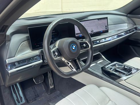 Used 2023 BMW i7 xDrive60 AWD/4WD image 14