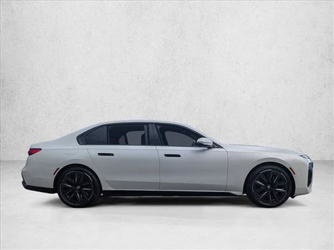 Used 2024 BMW 760i xDrive w/ Premium Package 2 AWD/4WD image 4