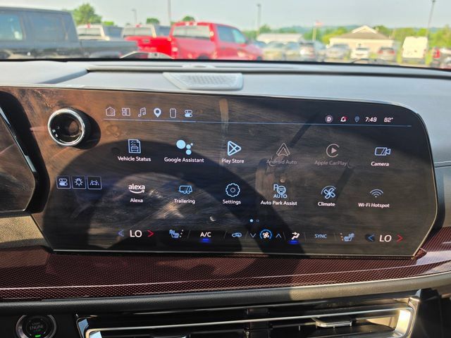 Used 2024 Chevrolet Traverse Z71 w/ Enhanced Driving Package AWD/4WD image 19
