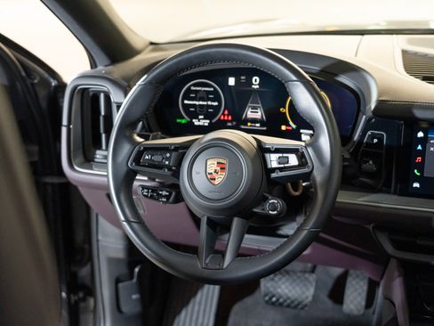 Certified 2024 Porsche Cayenne Coupe AWD/4WD image 27