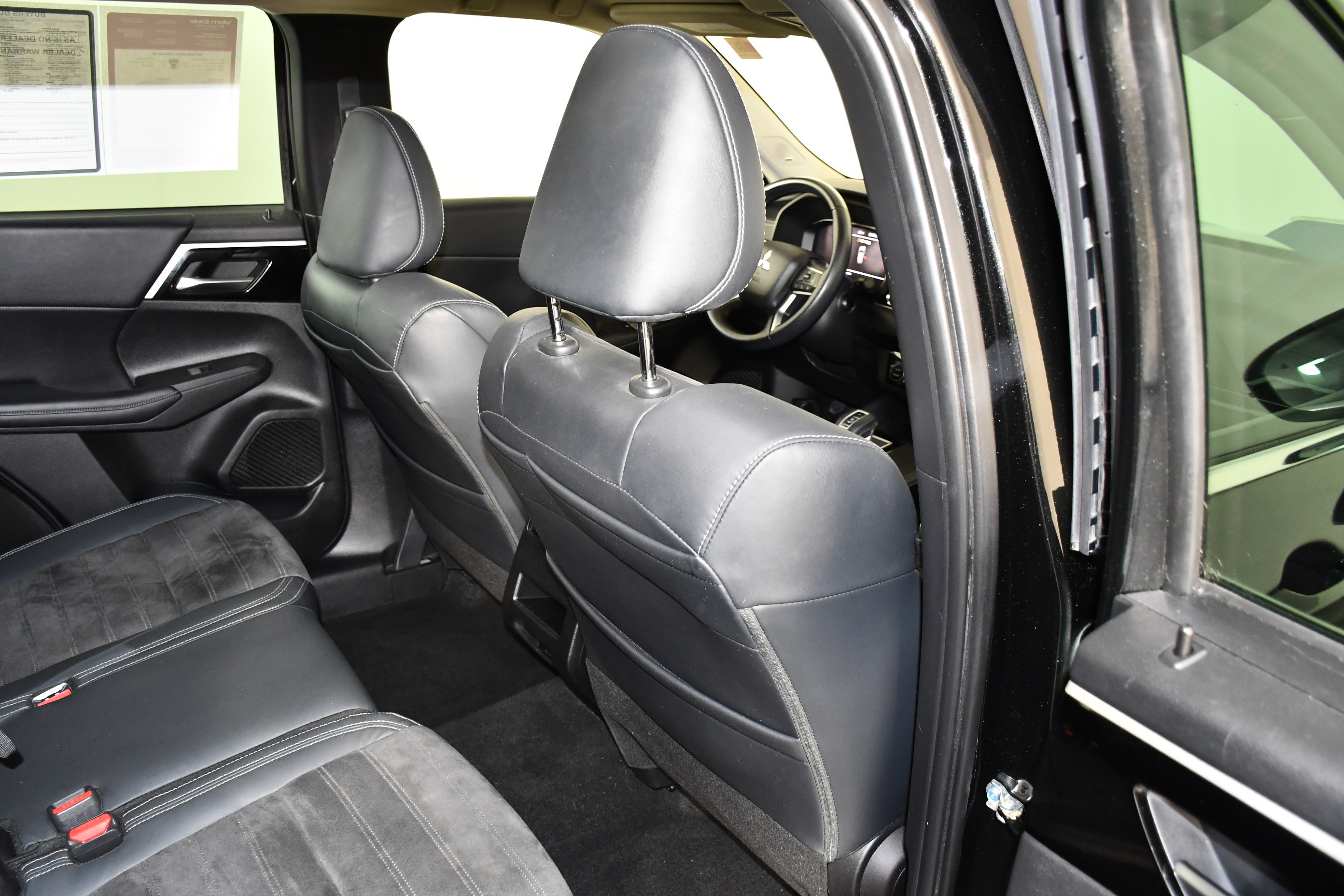 Used 2023 Mitsubishi Outlander SE AWD/4WD image 40