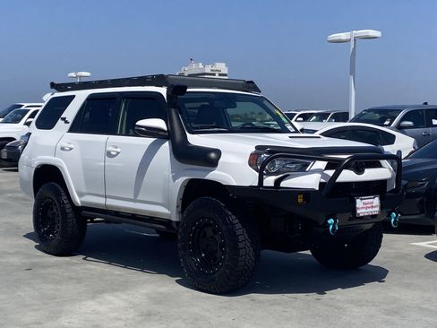Used 2019 Toyota 4Runner TRD Off-Road Premium AWD/4WD image 2