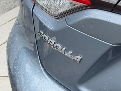 Used 2021 Toyota Corolla LE FWD image 34