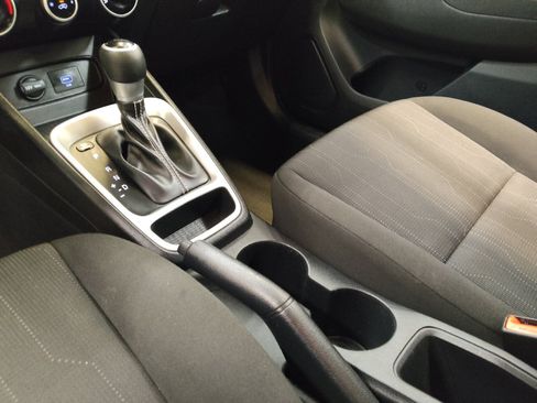 Used 2021 Hyundai Venue SE FWD image 26