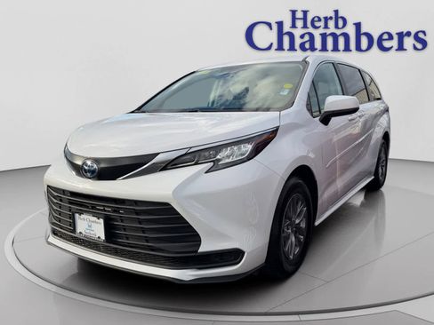 Used 2023 Toyota Sienna LE image 10