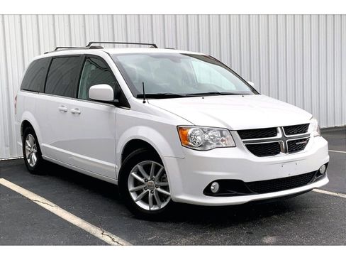 Used 2019 Dodge Grand Caravan SXT image 1