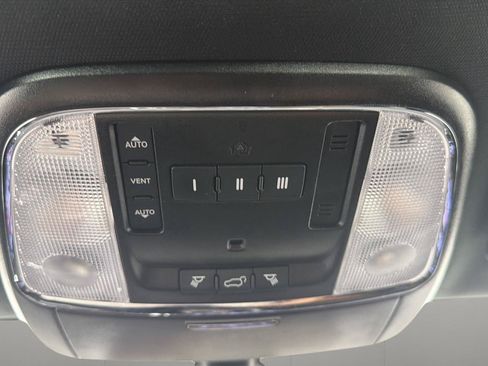 Used 2020 Jeep Grand Cherokee Limited w/ Premium Lighting Group AWD/4WD image 15