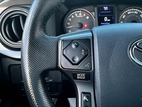 Used 2019 Toyota Tacoma TRD Off-Road image 18