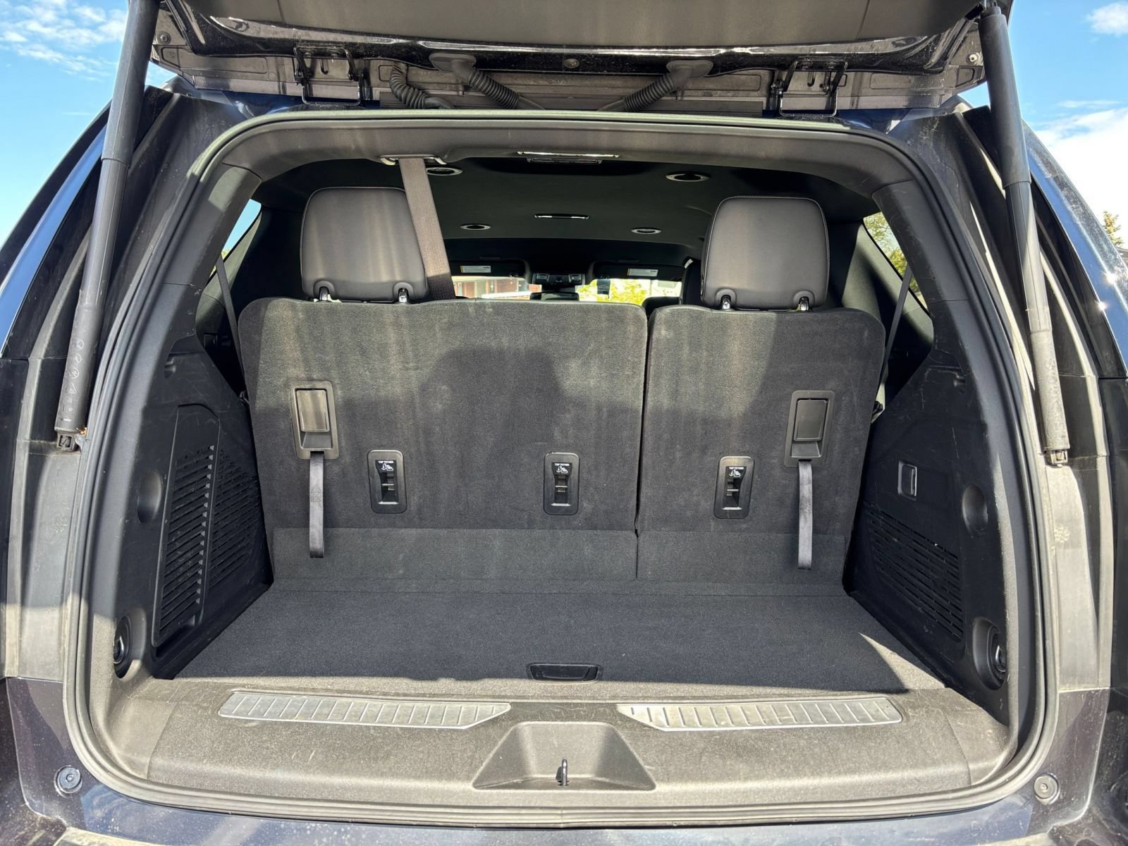 Used 2025 Chevrolet Tahoe Z71 AWD/4WD image 34