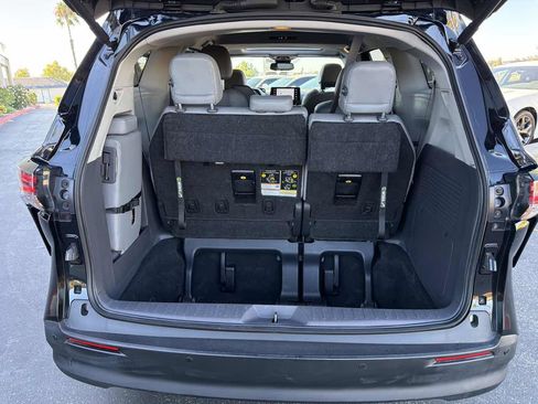 Used 2024 Toyota Sienna XLE FWD image 59