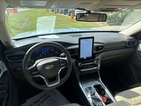 Used 2023 Ford Explorer Platinum w/ Technology Package AWD/4WD image 9