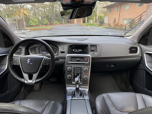 Used 2016 Volvo V60 T5 Cross Country Platinum image 13