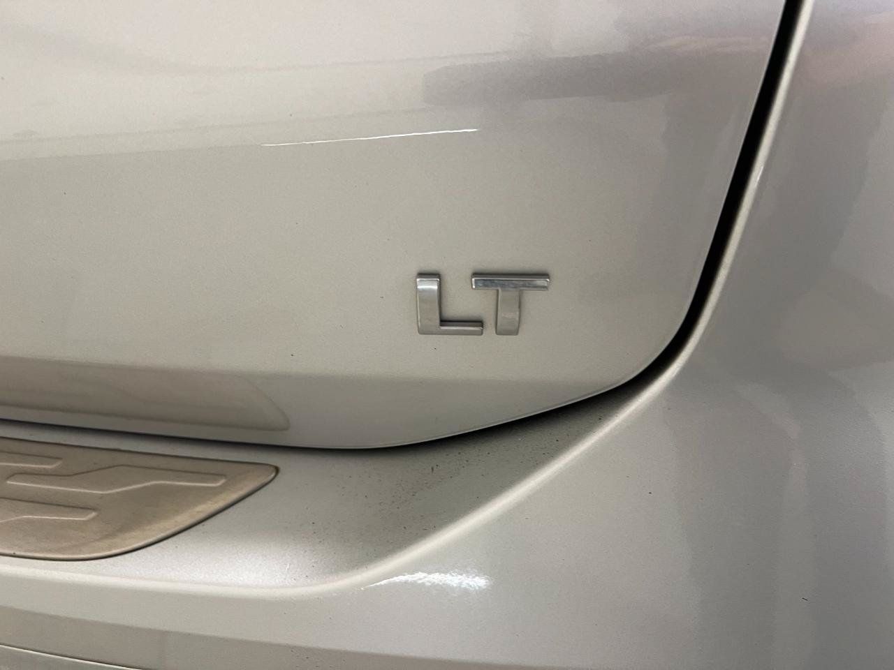 Used 2018 Chevrolet Equinox LT FWD image 18