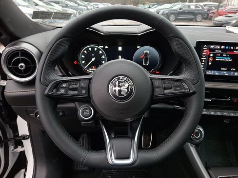 New 2025 Alfa Romeo Tonale AWD w/ Premium Package image 17