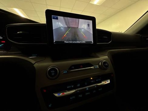 Used 2024 Ford Explorer XLT w/ Equipment Group 202A image 21