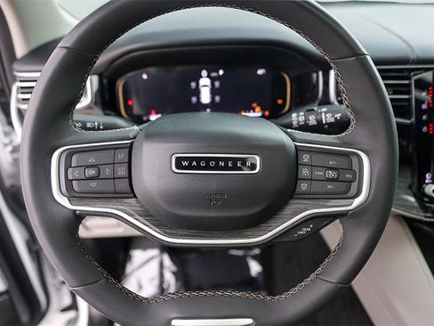 Used 2022 Jeep Wagoneer Series III w/ Premium Group I image 13