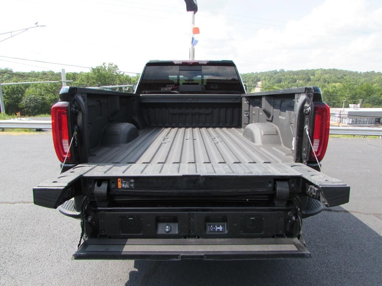 Used 2023 GMC Sierra 3500 Denali w/ Denali Black Diamond Edition AWD/4WD image 11
