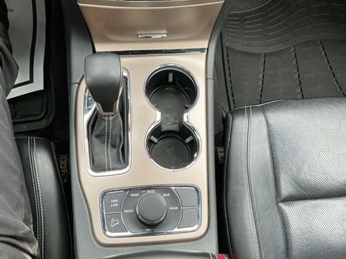 Used 2016 Jeep Grand Cherokee Limited w/ Luxury Group II image 9