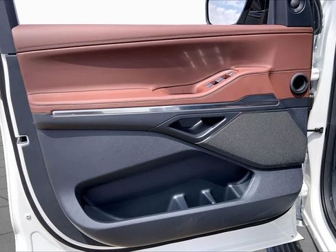 New 2026 Lincoln Navigator L Reserve AWD/4WD image 10
