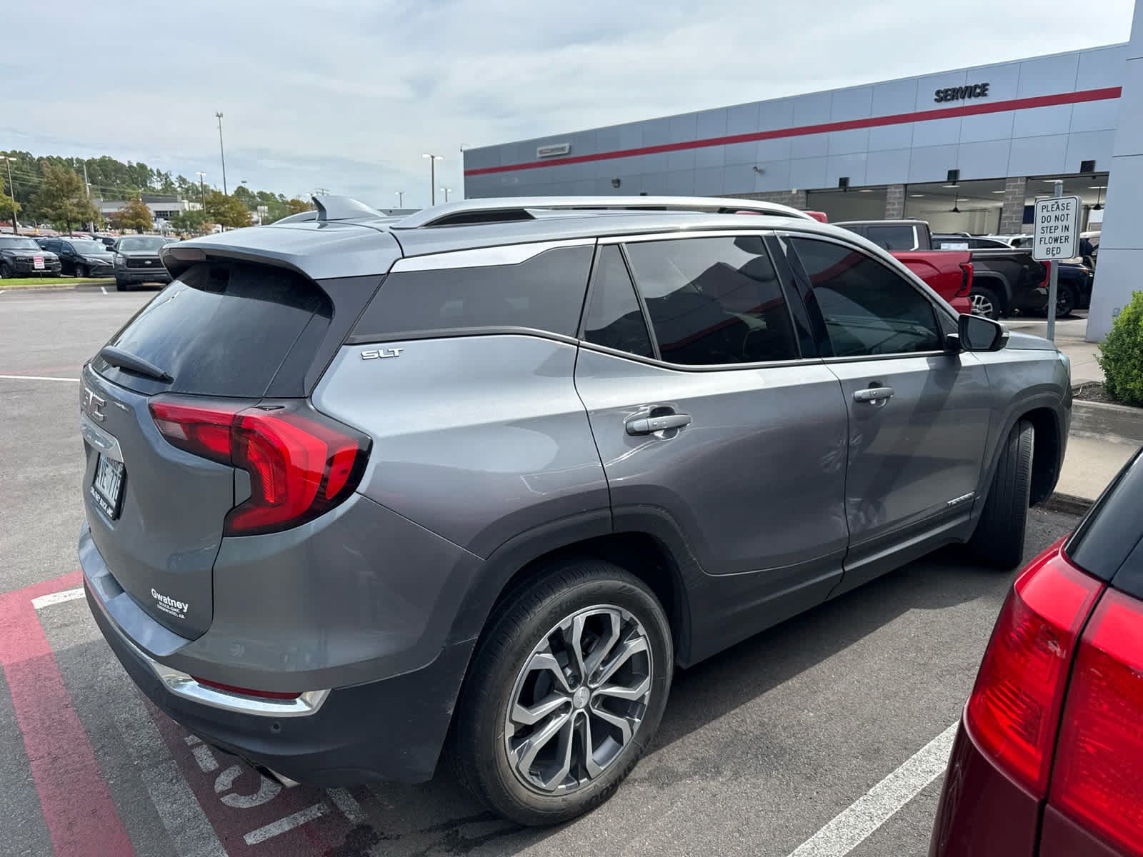 Used 2020 GMC Terrain SLT w/ Preferred Package FWD image 3